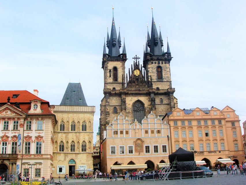 Prague: Tailored Sightseeing Tour in French - A 2-hour, outdoors-only route: how to pace yourself