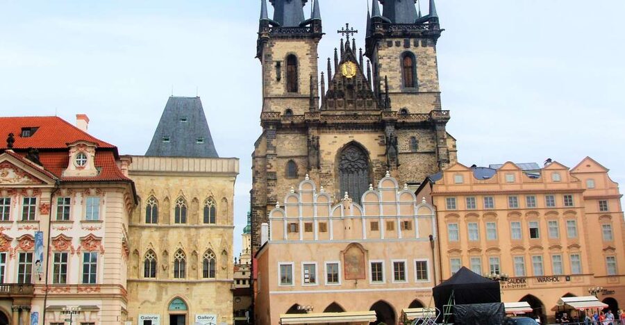 Prague: Tailored Sightseeing Tour in French - French language, guide access, and getting the most from the walk