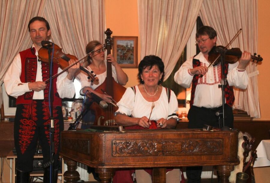 Prague: Traditional Folklore Evening with Dinner & Music - Key highlights at a glance