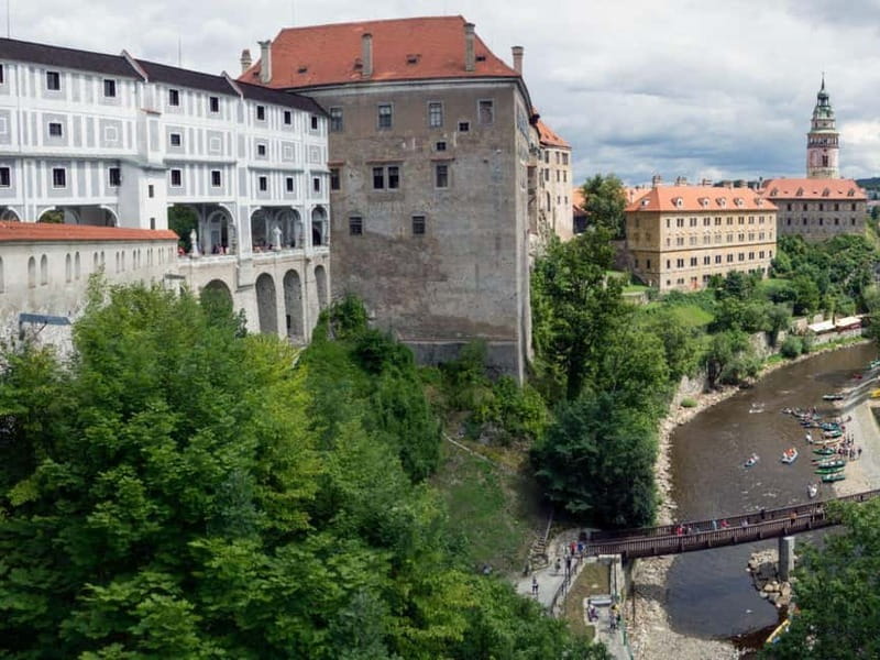 Prague: Transfer to Vienna via fabulous Cesky Krumlov - Return to Vienna: the drop-off that saves energy