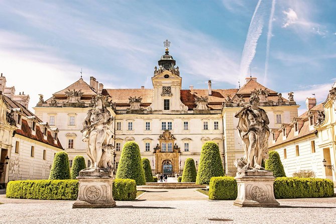 Prague-Vienna One-Way Sightseeing Day Tour - Who this Prague to Vienna day is best for