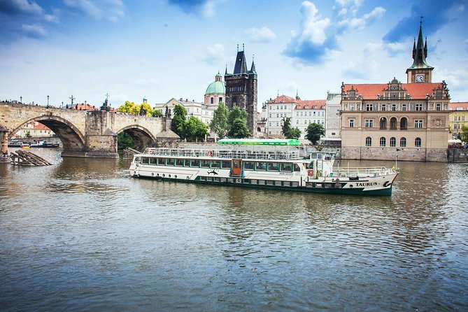 Prague Vltava River Lunch Cruise - Music and Commentary: Enjoy the Ride, Don’t Chase Perfection