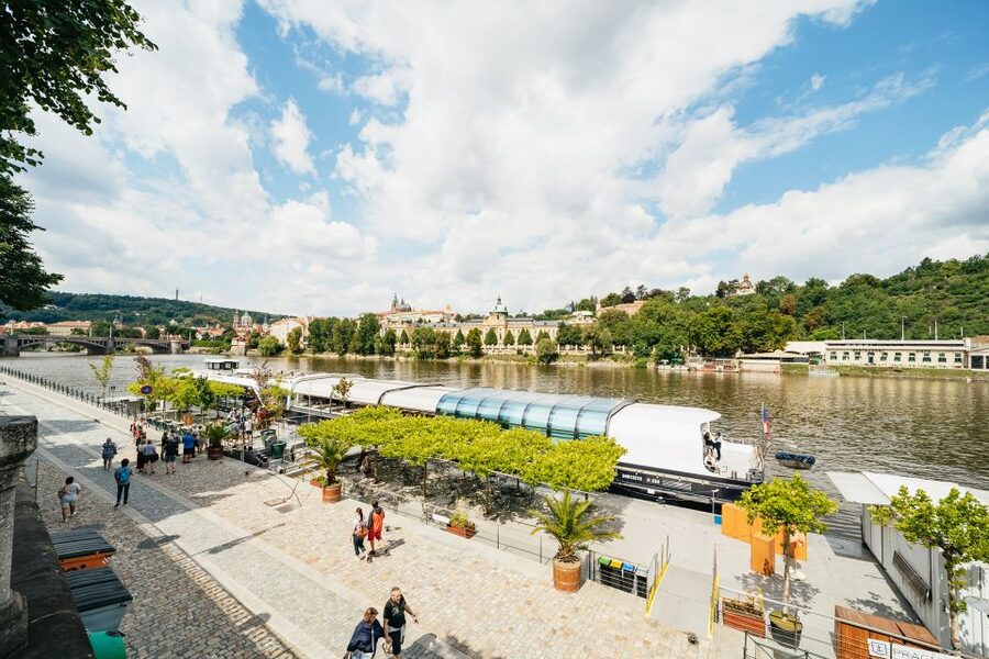 Prague: Vltava River Lunch Cruise in an Open-Top Glass Boat - Key highlights to know before you go