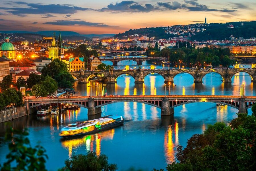 Prague: Vltava River Night Cruise with Buffet - Key things I’d focus on