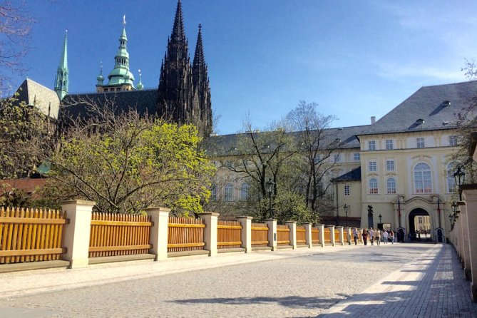 Prague Walking Tour in German: Old Town and Prague Castle - Who should book this Prague Old Town to Castle German walk