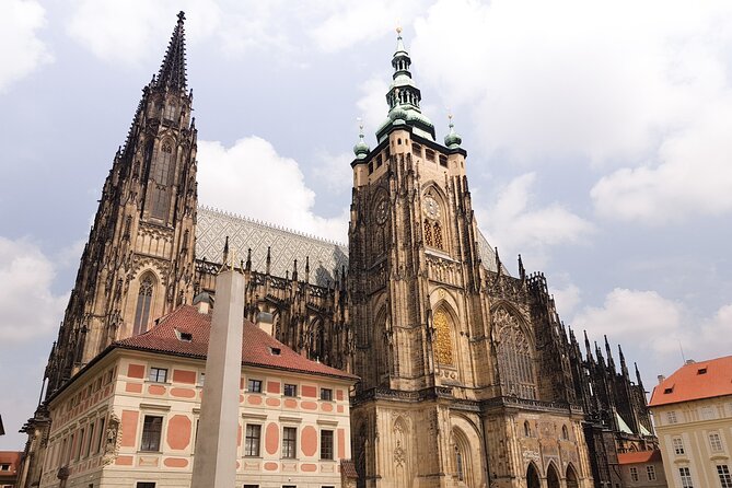 Prague Walking Tour with River Boat Cruise and Lunch - 6 hours - Guides and group vibe: what the experience feels like in practice