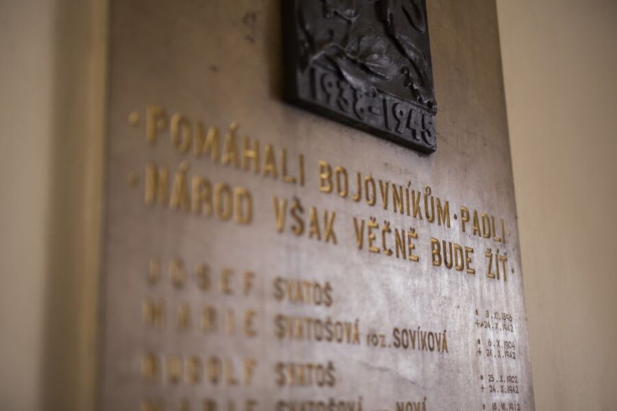 Prague: World War 2 and Operation Anthropoid Walking Tour - Wenceslas Square and the power symbols, then Petschek Palace