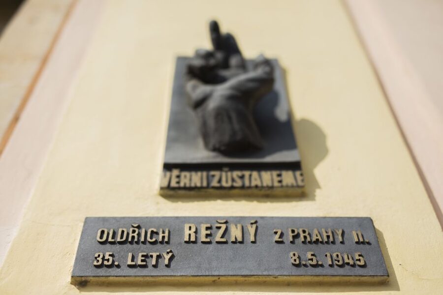 Prague: World War 2 and Operation Anthropoid Walking Tour - The Heydrich Terror memorial stop, what you learn between the stones
