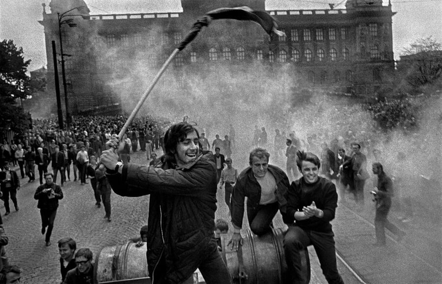 Prague: World War II and Communist History Tour - Meeting at Týnská and What 150 Minutes Really Means on Your Feet
