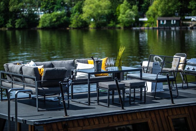 Prague YachtBoat CLASSIC cruise with Unlimited Beer or Prosecco - Unlimited Prosecco or canned Czech beer: the drinking plan you should actually think about