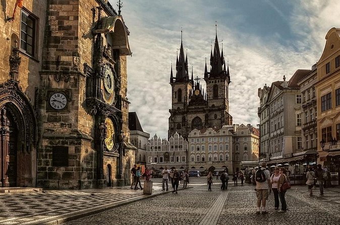Private 4-hour City Tour of Prague with driver & official guide w/ Hotel pick up - Walking, crowding, and time management: your realistic expectations