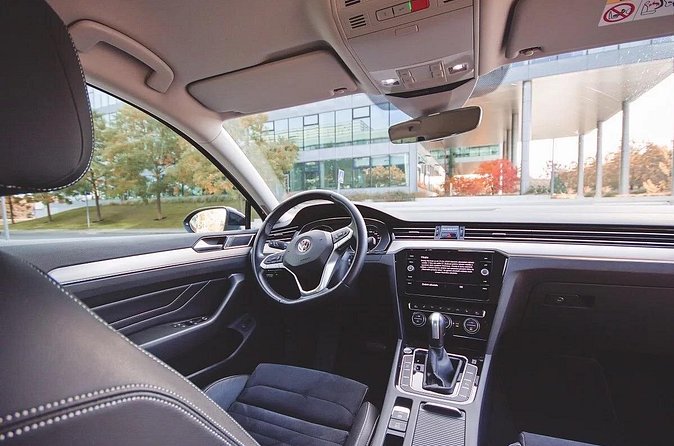 Private ARRIVAL Transfer by LIMOUSINE 3+1pax - Who This Transfer Fits Best (And Who Might Skip It)