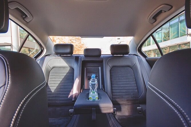 Private ARRIVAL Transfer by LIMOUSINE 3+1pax - Meeting Your Driver at PRG: The Sign Trick That Works