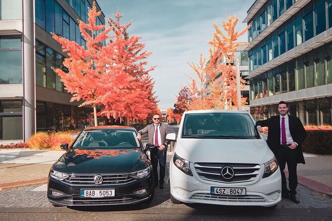 Private ARRIVAL Transfer by MINIVAN Mercedes Vito 8+1pax - Getting Picked Up at PRG Without the Usual Airport Chaos