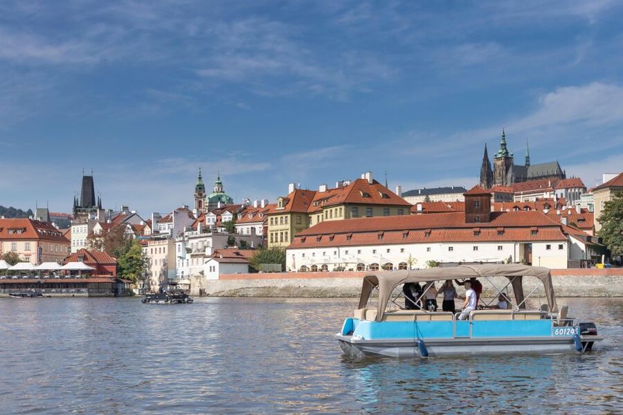 Private Boat Cruise With Unlimited Prosecco - Should you book this Vltava Prosecco cruise?