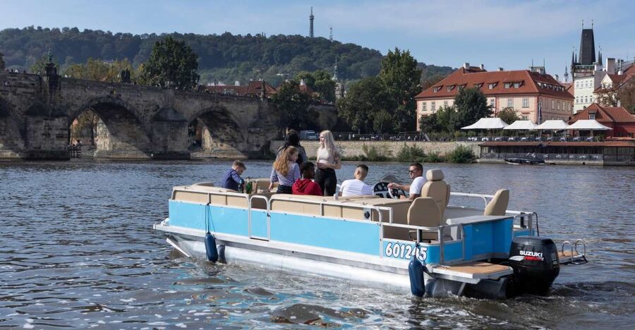 Private Boat Cruise With Unlimited Prosecco - Unlimited Prosecco on the Vltava: the best use of one hour