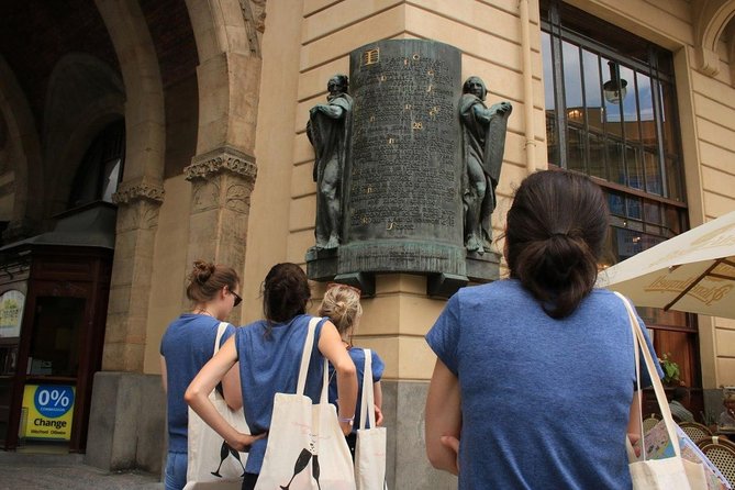 Private city discovery tour - A Historical Treasure Hunt - Host support and the “kickoff then go” approach