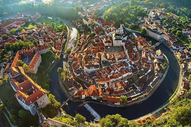 Private Day Trip from Prague to Cesky Krumlov - Price and Value: What You Get For Up To 6 Passengers