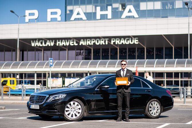 Private Departure Transfer: Prague Airport - Door-to-door Prague airport pickup, no taxi lines