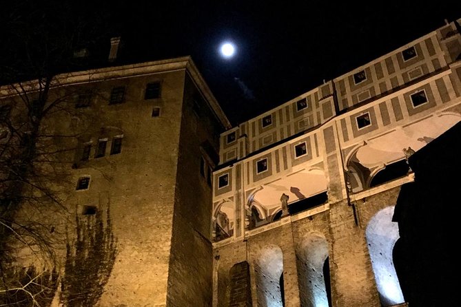 Private evening tour Cesky Krumlov Old Town and Castle area - Why the timing matters: Cesky Krumlov at night feels more readable
