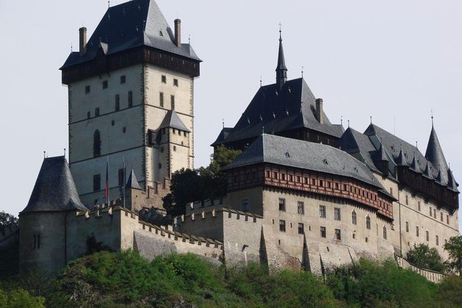 Private Full-Day Tour Karlstejn Castle and Crystal Glassworks from Prague - Ruckl Glassworks in Nizbor: what the guided factory tour really means