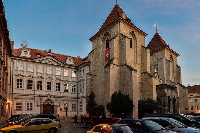 Private Lesser Town tour - Historical Treasure Hunt - Pacing and checkpoints: how you keep moving without rushing