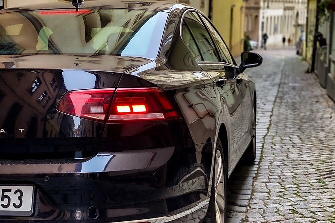 Private ROUND-TRIP (FROM and TO the AIRPORT) by LIMOUSINE 3+1pax - Why a private Prague airport transfer is worth it