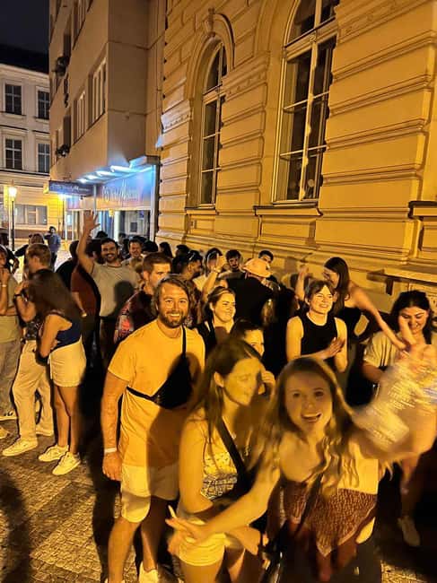 Pub Crawl with Shots and Night Club I Prague - The bar hop rhythm, discounts, and how the open bar fits