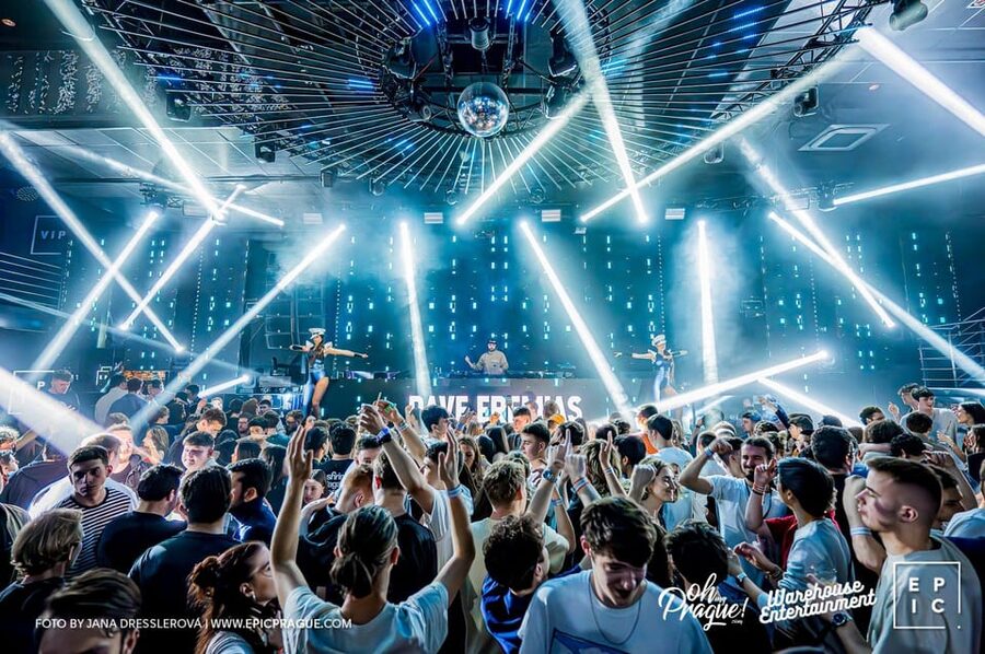 Pub Crawl with Shots and Night Club I Prague - Shots and games, plus the safety and organization that matter