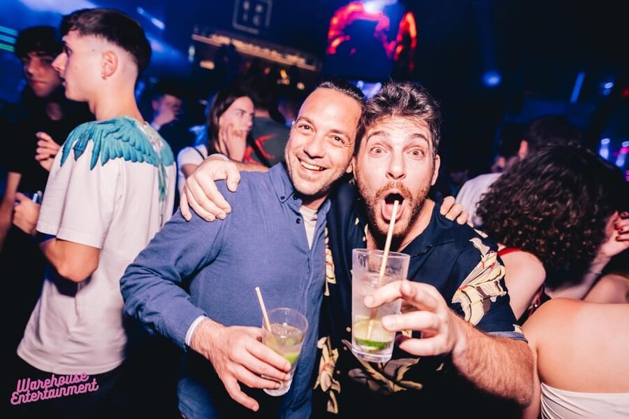 Pub Crawl with Shots and Night Club I Prague - Timing and pacing, what a 9-hour night really means