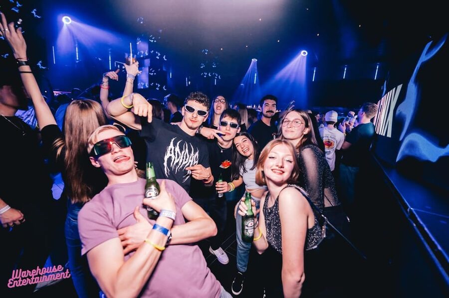 Pub Crawl with Shots and Night Club I Prague - A few smart tips to make the night easier