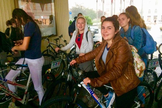 Radtour durch Prag auf Deutsch - Petrin Tower: quick stop, free admission, good pacing