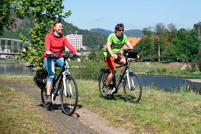 Rafting from Děčín to Bad Schandau and back on bikes - Service reality check: smooth help, date flexibility, and one bike warning