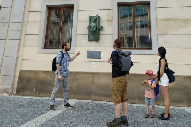 Rent-a-Friend in Prague - Charles Bridge in 15 minutes: how to use the free stretch well