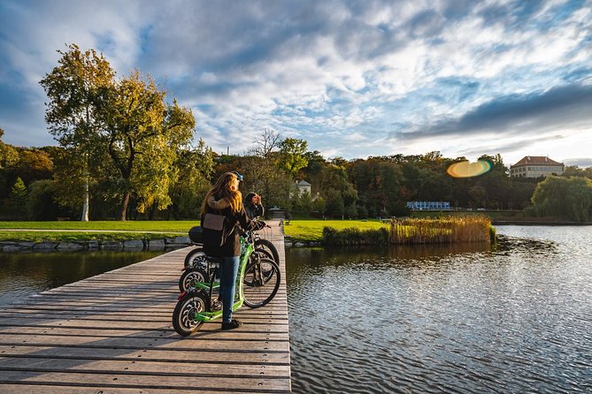 Rent your E-Scooter Hugo Bike in Prague! - The Castle stop: why the waiting time matters