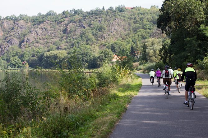 River & Park Bike Tour to Troja Chateau (Private small groups) - Stromovka Park Riding, Big Green Space in Real Life