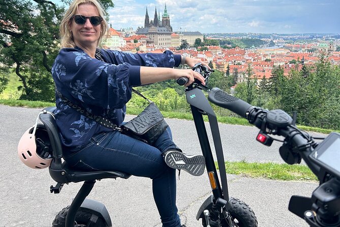Scooter tours to Prague Castle and views. - Charles Bridge in 5 minutes: enough for the iconic angle