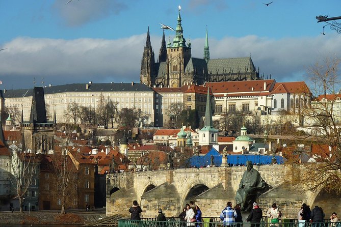 Shared Departure Transfer: Prague Hotel to Prague Airport - Luggage Rules: What Fits, What Costs Extra, What Does Not