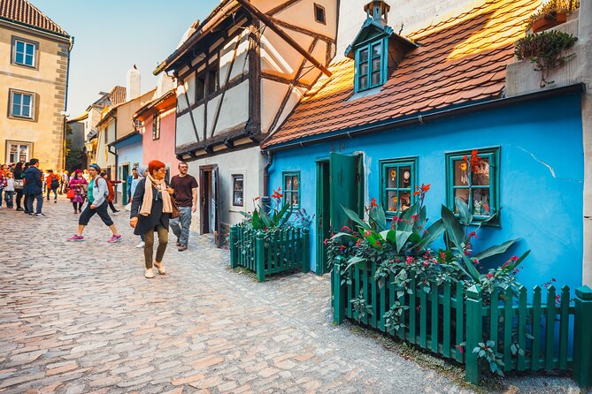 Skip the line: Prague Castle Interiors Tour with Local Guide - Stop 2: Old Royal Palace, Vladislav Hall Vaults, and Royal Tombs