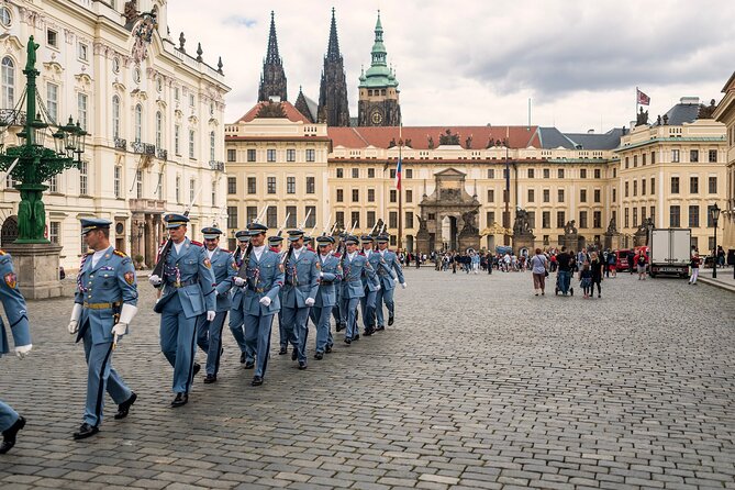 Skip the Line: Prague Castle Ticket and Introductory Overview - Your self-guided route: St. Vitus Cathedral first, or last?