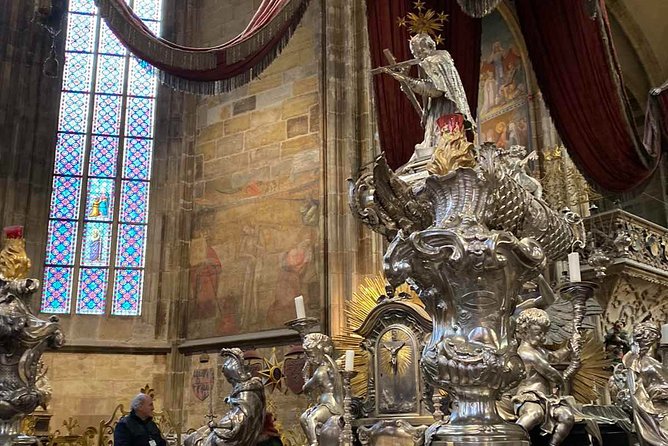 Small-Group Tour of Prague Castle with a local guide - What it feels like day-of: pace, standing time, and how guides handle questions