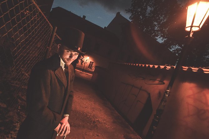 Telltale Ghost Tour - Meeting at Old Town Square, and Why That Helps