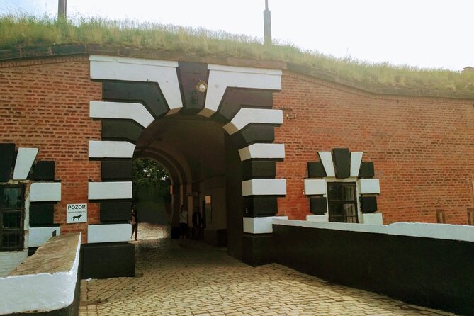 Terezin: Private Half-Day Tour from Prague - Hlavni Pevnost: starting on the Main Fortress walls