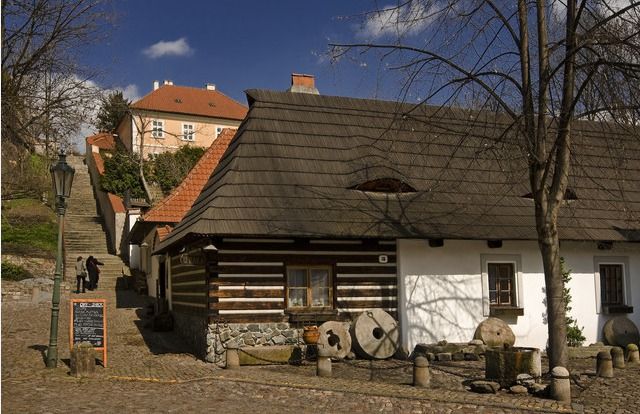 The essentials of Prague - Starting at Powder Tower and Municipal House