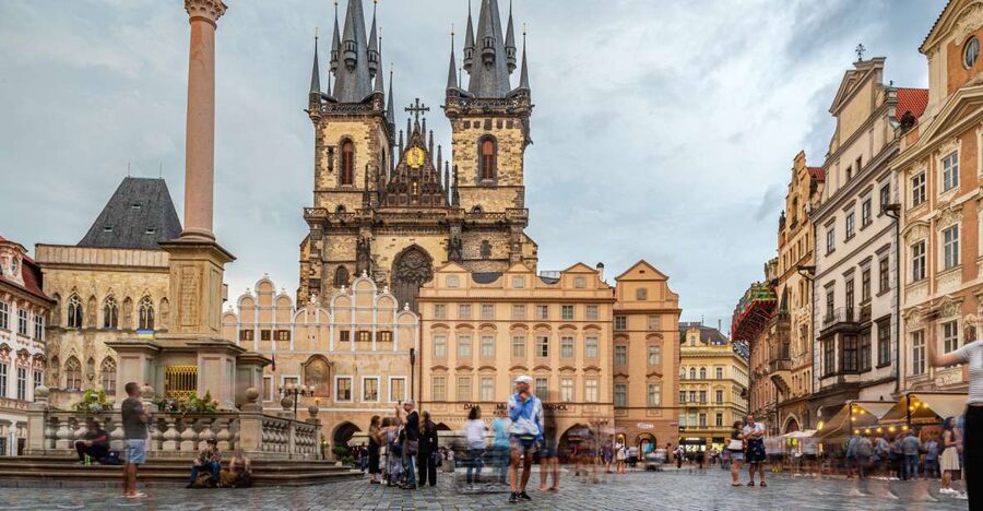 The Royal road, walking tour in french - Týn Yard and Ungelt: why traders and towers belong together