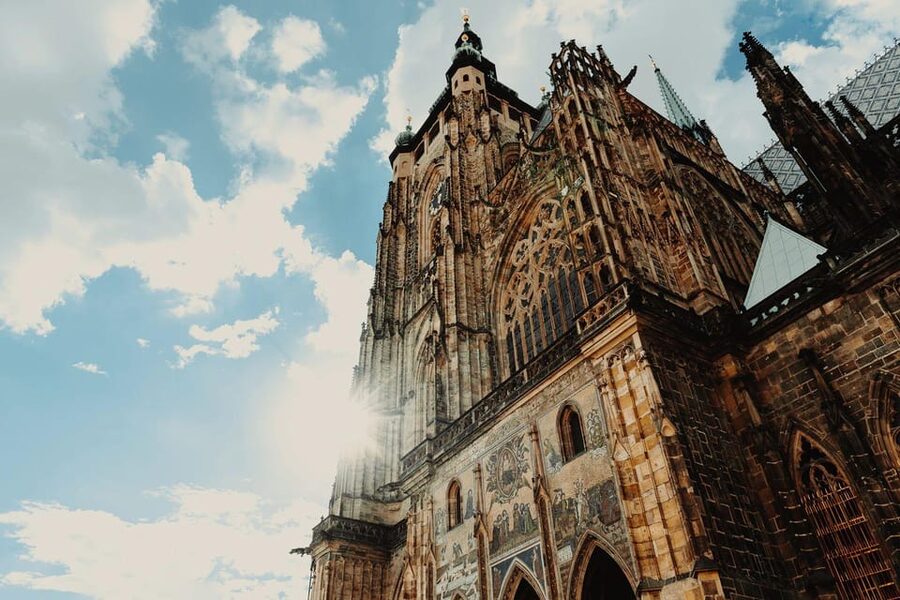 Tour of Prague Castle in italian language ticket included - Meeting at the Second Courtyard and Getting Oriented Fast