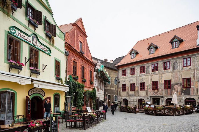 UNESCO Cesky Krumlov from Prague with Guided Tour and Transfer - Seasonal Timing: What Changes in Winter Versus Summer