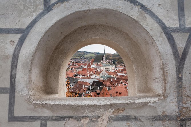 UNESCO Cesky Krumlov from Prague with Guided Tour and Transfer - The Coach Ride Out of Prague: How to Make the Long Travel Feel Shorter