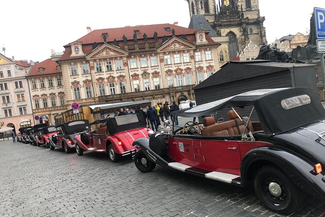 Vintage Cars Prague - Grand City Tour 150min / 1-6 pers. 2,5hrs - Riding through the biggest inhabited castle complex in the world
