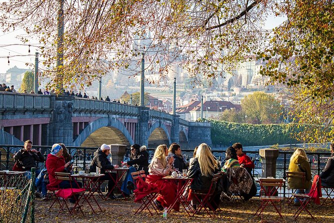 Walking through ages: 11th to 21st century, Prague flavoured - A half-day Prague story, from castle power to Wenceslas Square